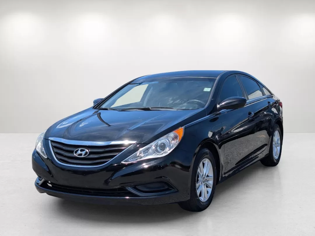 2013 /Gray Hyundai Sonata GLS (5NPEB4ACXDH) with an Other engine, located at 3959 U.S. 80 W, Phenix City, AL, 36870, (334) 297-4885, 32.469296, -85.135185 - Elevate your daily commute with the perfect blend of style, comfort, and reliability found in this 2013 Hyundai Sonata GLS, available now at Gils Auto in Phenix City, AL. Whether you're navigating the bustling streets of nearby neighborhoods like Lakewood or Crescent Heights, or heading out for a we - Photo#1