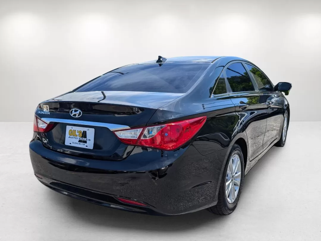 2013 /Gray Hyundai Sonata GLS (5NPEB4ACXDH) with an Other engine, located at 3959 U.S. 80 W, Phenix City, AL, 36870, (334) 297-4885, 32.469296, -85.135185 - Elevate your daily commute with the perfect blend of style, comfort, and reliability found in this 2013 Hyundai Sonata GLS, available now at Gils Auto in Phenix City, AL. Whether you're navigating the bustling streets of nearby neighborhoods like Lakewood or Crescent Heights, or heading out for a we - Photo#5
