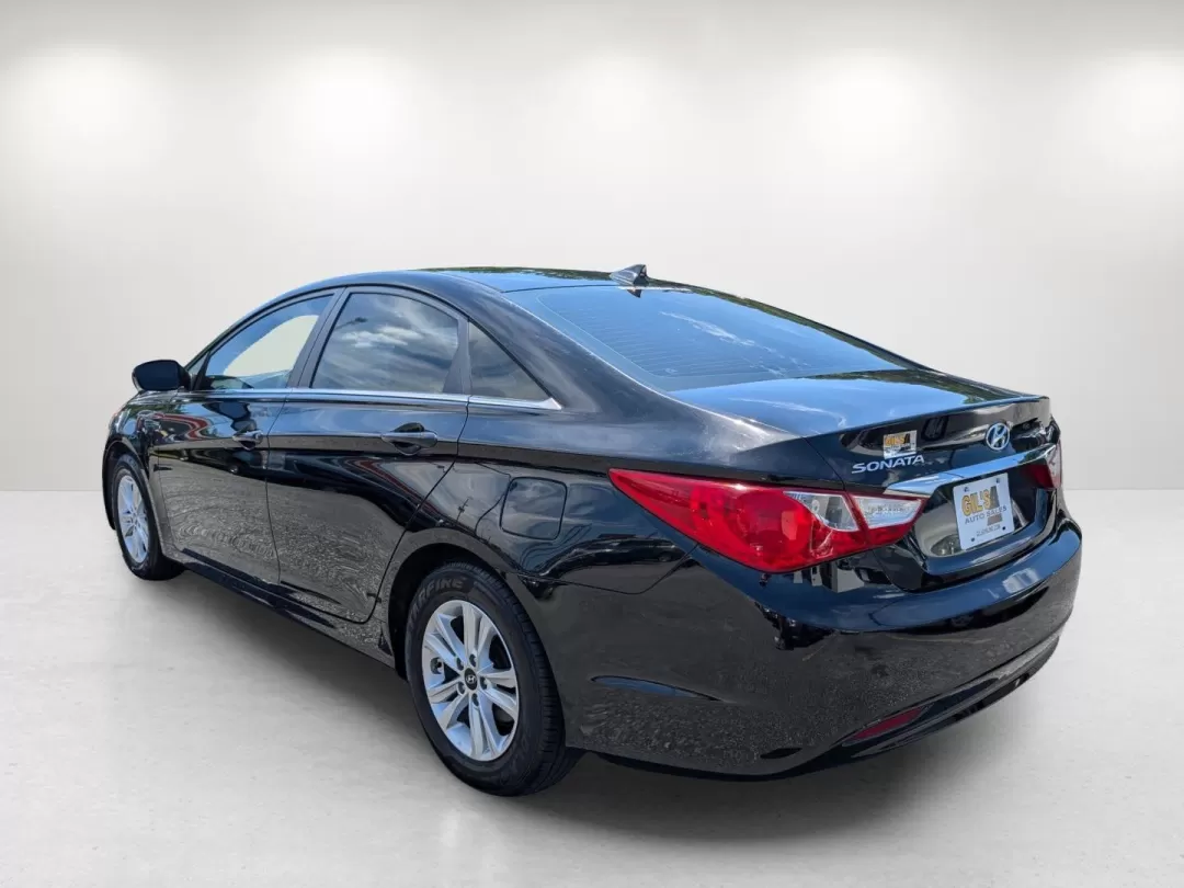 2013 /Gray Hyundai Sonata GLS (5NPEB4ACXDH) with an Other engine, located at 3959 U.S. 80 W, Phenix City, AL, 36870, (334) 297-4885, 32.469296, -85.135185 - Elevate your daily commute with the perfect blend of style, comfort, and reliability found in this 2013 Hyundai Sonata GLS, available now at Gils Auto in Phenix City, AL. Whether you're navigating the bustling streets of nearby neighborhoods like Lakewood or Crescent Heights, or heading out for a we - Photo#7