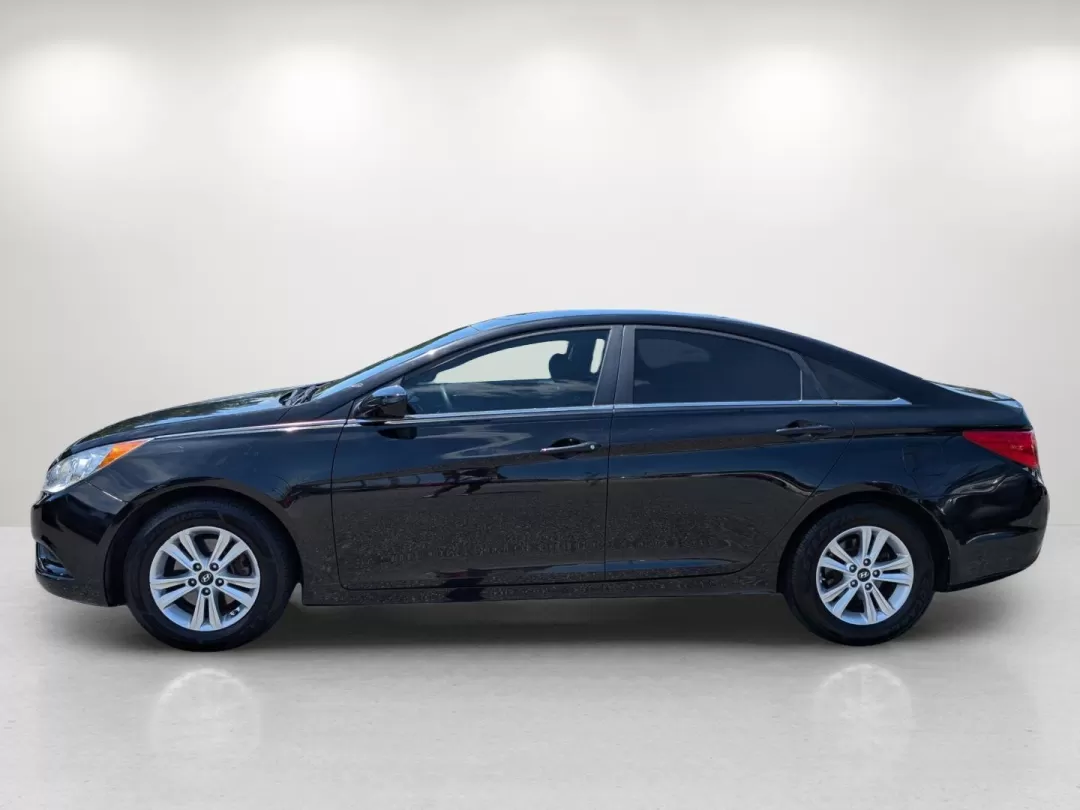 2013 /Gray Hyundai Sonata GLS (5NPEB4ACXDH) with an Other engine, located at 3959 U.S. 80 W, Phenix City, AL, 36870, (334) 297-4885, 32.469296, -85.135185 - Elevate your daily commute with the perfect blend of style, comfort, and reliability found in this 2013 Hyundai Sonata GLS, available now at Gils Auto in Phenix City, AL. Whether you're navigating the bustling streets of nearby neighborhoods like Lakewood or Crescent Heights, or heading out for a we - Photo#8