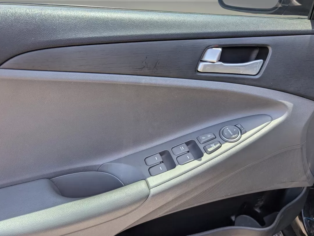 2013 /Gray Hyundai Sonata GLS (5NPEB4ACXDH) with an Other engine, located at 3959 U.S. 80 W, Phenix City, AL, 36870, (334) 297-4885, 32.469296, -85.135185 - Elevate your daily commute with the perfect blend of style, comfort, and reliability found in this 2013 Hyundai Sonata GLS, available now at Gils Auto in Phenix City, AL. Whether you're navigating the bustling streets of nearby neighborhoods like Lakewood or Crescent Heights, or heading out for a we - Photo#9