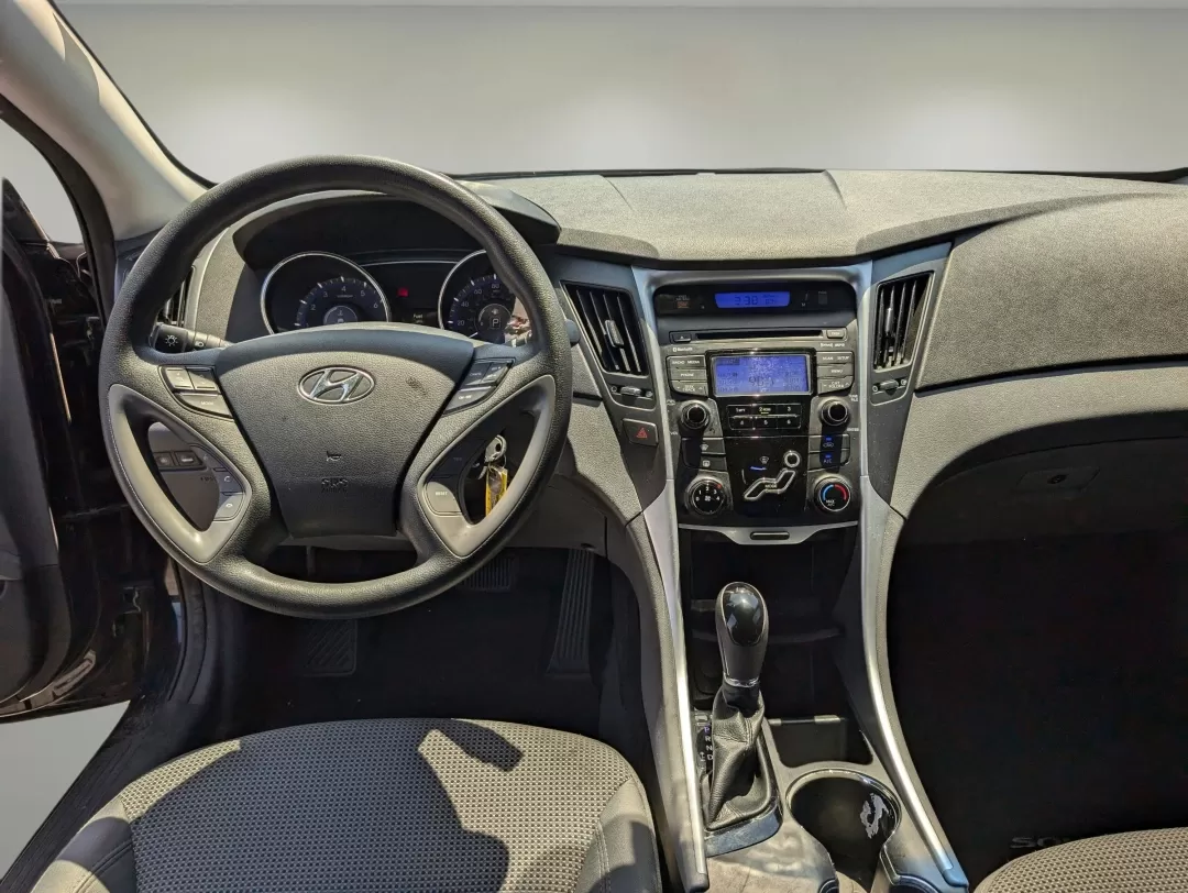 2013 /Gray Hyundai Sonata GLS (5NPEB4ACXDH) with an Other engine, located at 3959 U.S. 80 W, Phenix City, AL, 36870, (334) 297-4885, 32.469296, -85.135185 - Elevate your daily commute with the perfect blend of style, comfort, and reliability found in this 2013 Hyundai Sonata GLS, available now at Gils Auto in Phenix City, AL. Whether you're navigating the bustling streets of nearby neighborhoods like Lakewood or Crescent Heights, or heading out for a we - Photo#12