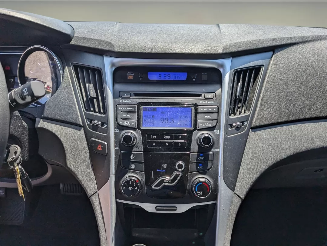 2013 /Gray Hyundai Sonata GLS (5NPEB4ACXDH) with an Other engine, located at 3959 U.S. 80 W, Phenix City, AL, 36870, (334) 297-4885, 32.469296, -85.135185 - Elevate your daily commute with the perfect blend of style, comfort, and reliability found in this 2013 Hyundai Sonata GLS, available now at Gils Auto in Phenix City, AL. Whether you're navigating the bustling streets of nearby neighborhoods like Lakewood or Crescent Heights, or heading out for a we - Photo#15