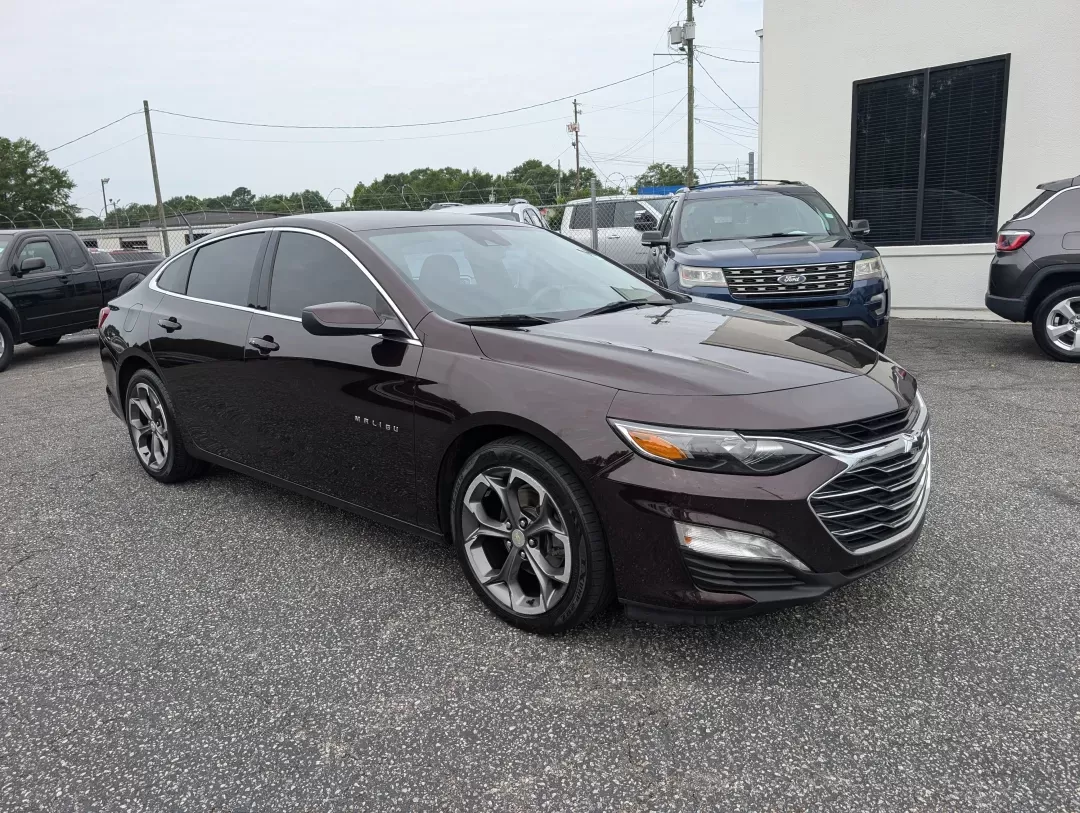 2020 /Jet Black Chevrolet Malibu LT (1G1ZD5ST7LF) with an Other engine, located at 3959 U.S. 80 W, Phenix City, AL, 36870, (334) 297-4885, 32.469296, -85.135185 - **Elevate Your Daily Drive with the 2020 Chevrolet Malibu LT Perfect for Commuters and Families Alike!**<br /> <br /> Are you searching for a reliable sedan that marries style, safety, and advanced technology? Look no further than the 2020 Chevrolet Malibu LT, now available at Gils Auto in Phenix C - Photo#2