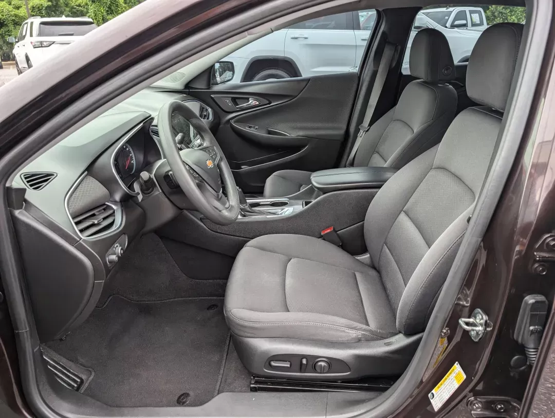 2020 /Jet Black Chevrolet Malibu LT (1G1ZD5ST7LF) with an Other engine, located at 3959 U.S. 80 W, Phenix City, AL, 36870, (334) 297-4885, 32.469296, -85.135185 - **Elevate Your Daily Drive with the 2020 Chevrolet Malibu LT Perfect for Commuters and Families Alike!**<br /> <br /> Are you searching for a reliable sedan that marries style, safety, and advanced technology? Look no further than the 2020 Chevrolet Malibu LT, now available at Gils Auto in Phenix C - Photo#9
