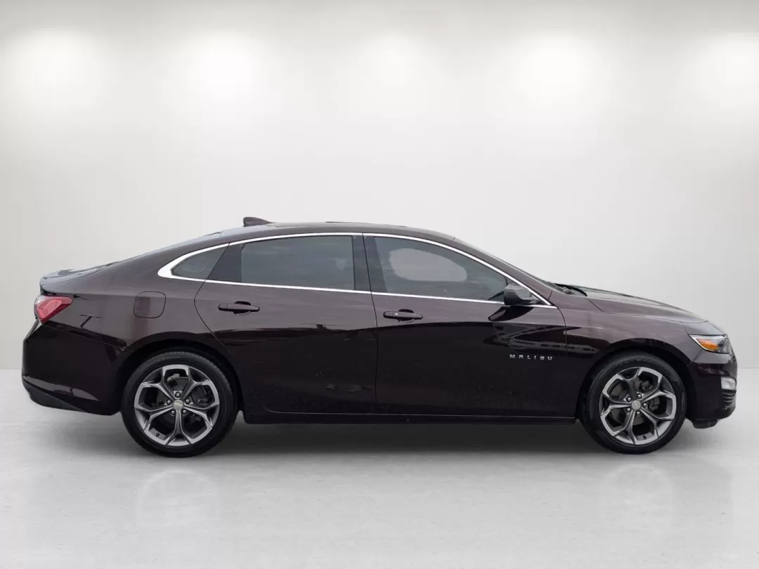 2020 /Jet Black Chevrolet Malibu LT (1G1ZD5ST7LF) with an Other engine, located at 7000 Northlake Connector, Columbus, GA, 31904, (706) 987-8085, 32.524975, -84.978134 - **Elevate Your Daily Drive with the 2020 Chevrolet Malibu LT** <br /> <br /> Are you searching for a versatile sedan that seamlessly blends comfort, technology, and safety? Look no further than this stunning 2020 Chevrolet Malibu LT, available now at Gils Auto in Phenix City, AL. This vehicle is pe - Photo#4