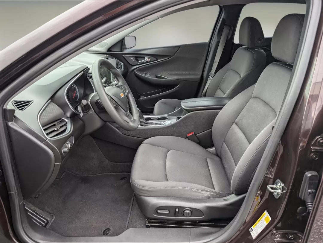 2020 /Jet Black Chevrolet Malibu LT (1G1ZD5ST7LF) with an Other engine, located at 7000 Northlake Connector, Columbus, GA, 31904, (706) 987-8085, 32.524975, -84.978134 - **Elevate Your Daily Drive with the 2020 Chevrolet Malibu LT** <br /> <br /> Are you searching for a versatile sedan that seamlessly blends comfort, technology, and safety? Look no further than this stunning 2020 Chevrolet Malibu LT, available now at Gils Auto in Phenix City, AL. This vehicle is pe - Photo#10