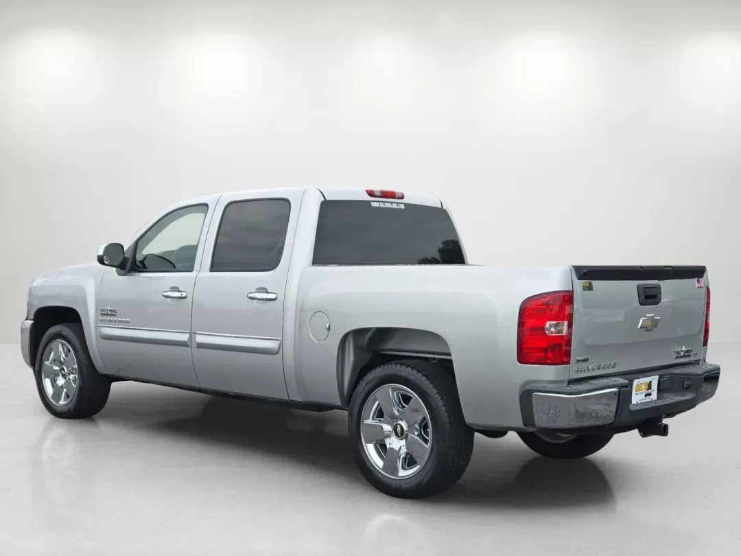 2010 /Light Titanium/Ebony Chevrolet Silverado 1500 LT (3GCRCSE08AG) with an Other engine, located at 804 22nd Ave, Phenix City, AL, 36870, (334) 297-1860, 32.484749, -85.024475 - **Unleash Adventure with the 2010 Chevrolet Silverado 1500 LT! Perfect for Work or Play!**<br /> <br /> If you're on the hunt for a versatile, dependable vehicle that effortlessly transitions from work to weekend adventures, look no further than this stunning 2010 Chevrolet Silverado 1500 LT! Whethe - Photo#6