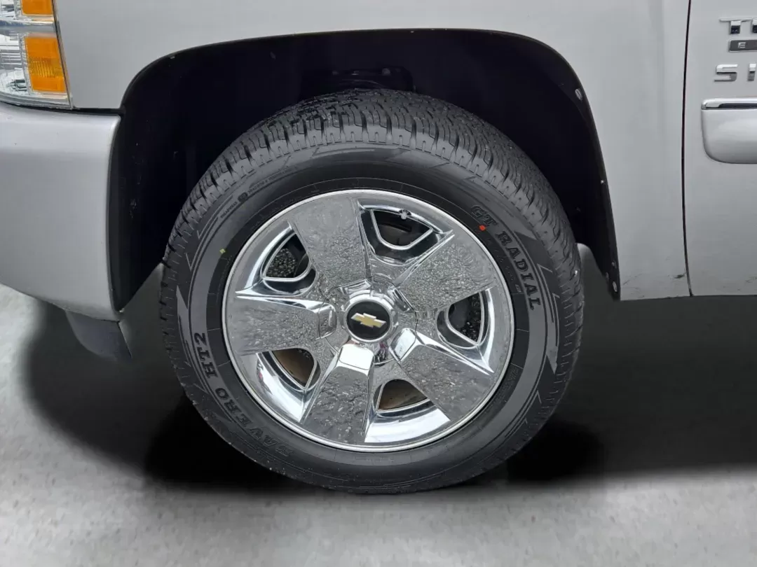 2010 /Light Titanium/Ebony Chevrolet Silverado 1500 LT (3GCRCSE08AG) with an Other engine, located at 804 22nd Ave, Phenix City, AL, 36870, (334) 297-1860, 32.484749, -85.024475 - **Unleash Adventure with the 2010 Chevrolet Silverado 1500 LT! Perfect for Work or Play!**<br /> <br /> If you're on the hunt for a versatile, dependable vehicle that effortlessly transitions from work to weekend adventures, look no further than this stunning 2010 Chevrolet Silverado 1500 LT! Whethe - Photo#8