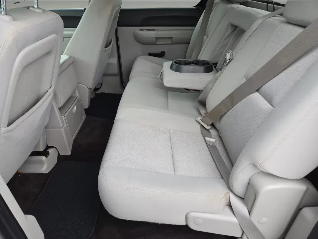 2010 /Light Titanium/Ebony Chevrolet Silverado 1500 LT (3GCRCSE08AG) with an Other engine, located at 804 22nd Ave, Phenix City, AL, 36870, (334) 297-1860, 32.484749, -85.024475 - **Unleash Adventure with the 2010 Chevrolet Silverado 1500 LT! Perfect for Work or Play!**<br /> <br /> If you're on the hunt for a versatile, dependable vehicle that effortlessly transitions from work to weekend adventures, look no further than this stunning 2010 Chevrolet Silverado 1500 LT! Whethe - Photo#12