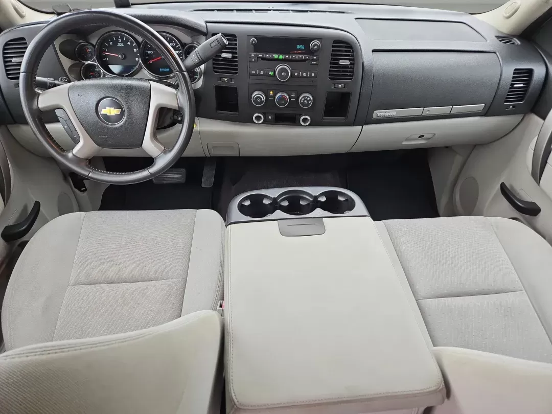 2010 /Light Titanium/Ebony Chevrolet Silverado 1500 LT (3GCRCSE08AG) with an Other engine, located at 804 22nd Ave, Phenix City, AL, 36870, (334) 297-1860, 32.484749, -85.024475 - **Unleash Adventure with the 2010 Chevrolet Silverado 1500 LT! Perfect for Work or Play!**<br /> <br /> If you're on the hunt for a versatile, dependable vehicle that effortlessly transitions from work to weekend adventures, look no further than this stunning 2010 Chevrolet Silverado 1500 LT! Whethe - Photo#13