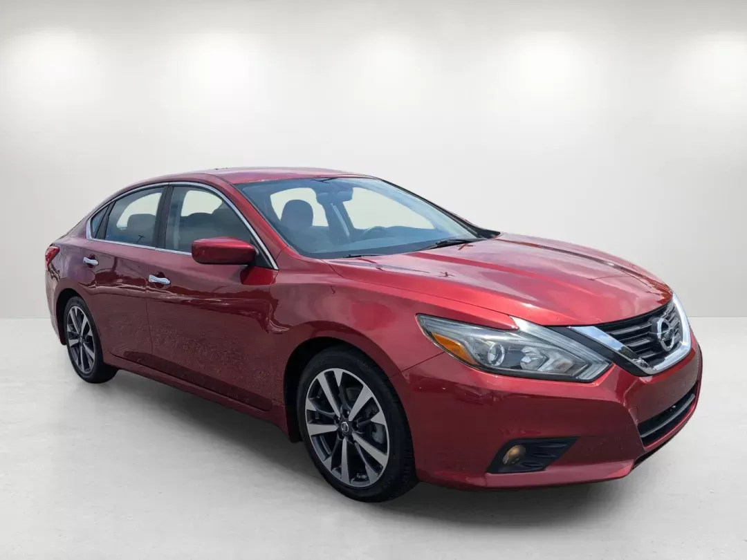 2016 /Charcoal Nissan Altima 2.5 SR (1N4AL3AP9GC) with an Other engine, located at 804 22nd Ave, Phenix City, AL, 36870, (334) 297-1860, 32.484749, -85.024475 - **Elevate Your Daily Drives with the 2016 Nissan Altima 2.5 SR** <br /> Are you in search of a reliable sedan that perfectly balances style, comfort, and performance? Look no further than the 2016 Nissan Altima 2.5 SR! Whether you're commuting to work, running errands in Phenix City, AL, or embarki - Photo#2