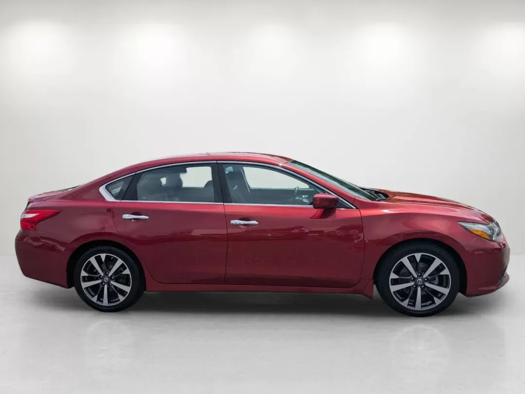 2016 /Charcoal Nissan Altima 2.5 SR (1N4AL3AP9GC) with an Other engine, located at 804 22nd Ave, Phenix City, AL, 36870, (334) 297-1860, 32.484749, -85.024475 - **Elevate Your Daily Drives with the 2016 Nissan Altima 2.5 SR** <br /> Are you in search of a reliable sedan that perfectly balances style, comfort, and performance? Look no further than the 2016 Nissan Altima 2.5 SR! Whether you're commuting to work, running errands in Phenix City, AL, or embarki - Photo#3