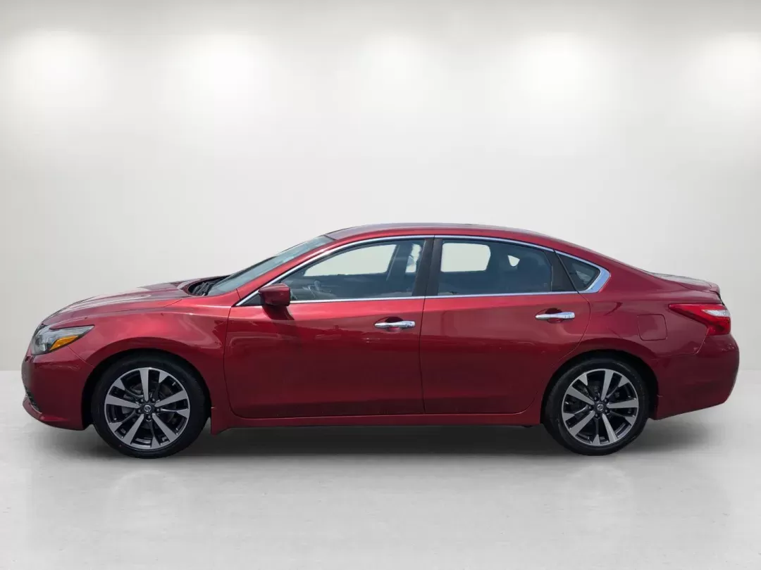 2016 /Charcoal Nissan Altima 2.5 SR (1N4AL3AP9GC) with an Other engine, located at 804 22nd Ave, Phenix City, AL, 36870, (334) 297-1860, 32.484749, -85.024475 - **Elevate Your Daily Drives with the 2016 Nissan Altima 2.5 SR** <br /> Are you in search of a reliable sedan that perfectly balances style, comfort, and performance? Look no further than the 2016 Nissan Altima 2.5 SR! Whether you're commuting to work, running errands in Phenix City, AL, or embarki - Photo#7
