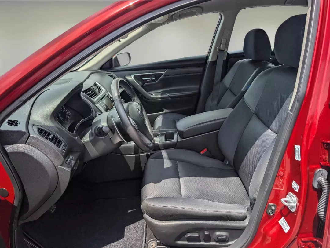 2016 /Charcoal Nissan Altima 2.5 SR (1N4AL3AP9GC) with an Other engine, located at 804 22nd Ave, Phenix City, AL, 36870, (334) 297-1860, 32.484749, -85.024475 - **Elevate Your Daily Drives with the 2016 Nissan Altima 2.5 SR** <br /> Are you in search of a reliable sedan that perfectly balances style, comfort, and performance? Look no further than the 2016 Nissan Altima 2.5 SR! Whether you're commuting to work, running errands in Phenix City, AL, or embarki - Photo#10