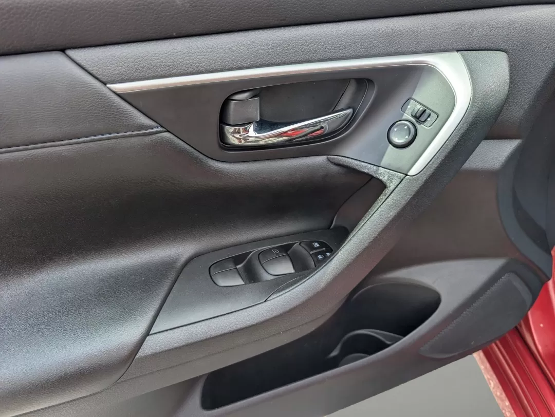 2016 /Charcoal Nissan Altima 2.5 SR (1N4AL3AP9GC) with an Other engine, located at 5115 14th Ave., Columbus, GA, 31904, (706) 323-0345, 32.511494, -84.971046 - Elevate your daily commute and weekend adventures with the 2016 Nissan Altima 2.5 SR, a sedan designed for those who crave a blend of style, comfort, and performance. Whether you're navigating busy city streets or embarking on a road trip, this vehicle is the perfect companion for your lifestyle in - Photo#9