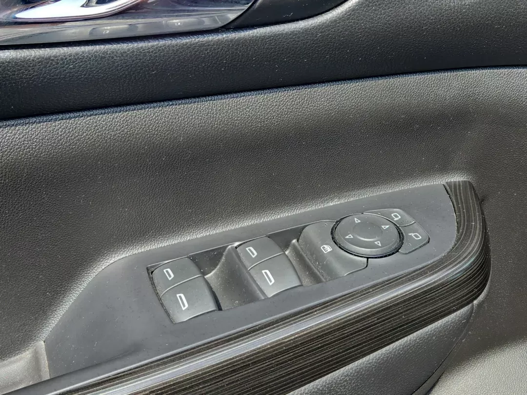 2017 /Jet Black GMC Acadia SLT (1GKKNMLS4HZ) with an Other engine, located at 804 22nd Ave, Phenix City, AL, 36870, (334) 297-1860, 32.484749, -85.024475 - Discover the ultimate blend of style, comfort, and functionality with the 2017 GMC Acadia SLT, available now at Gils Auto - Phenix City #2. Located in the heart of Phenix City, AL, at 804 22nd Ave, we specialize in providing accessible financing options for all credit situations, making us your go-t - Photo#10