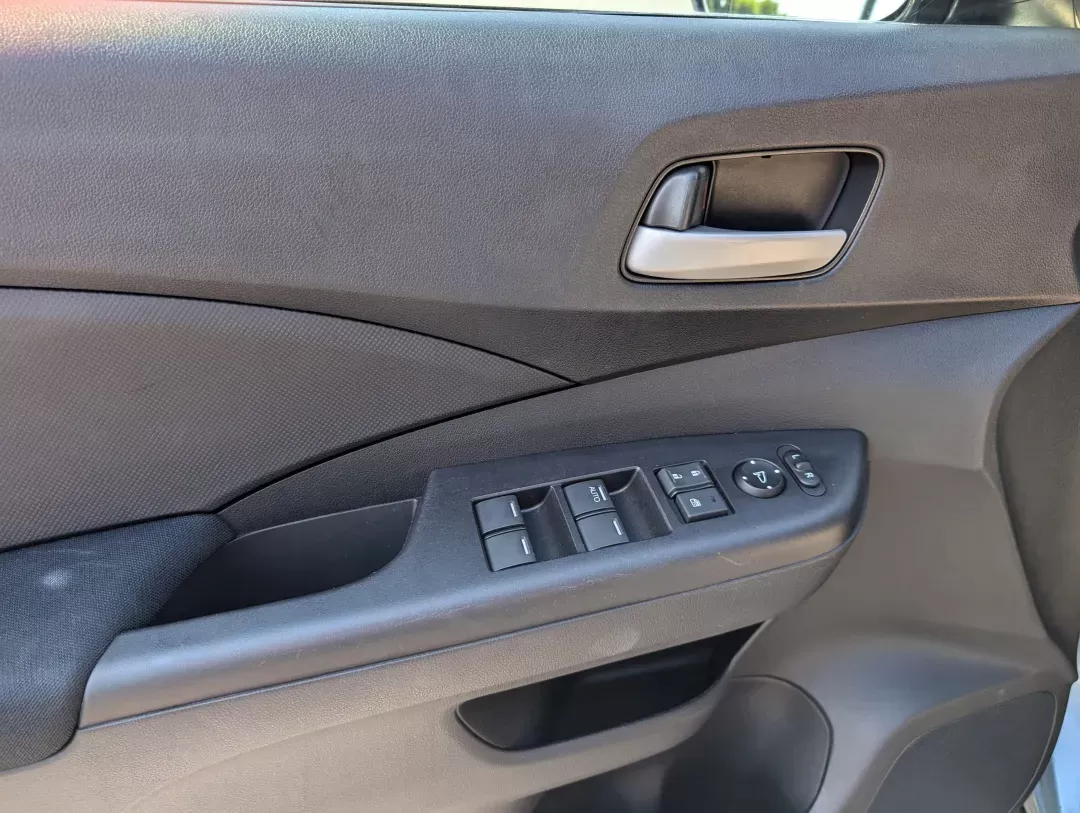 2016 Honda CR-V SE (2HKRM3H4XGH) with an Other engine, located at 3959 U.S. 80 W, Phenix City, AL, 36870, (334) 297-4885, 32.469296, -85.135185 - **Discover Adventure and Comfort with This 2016 Honda CR-V SE at Gils Auto, Phenix City!**<br /> <br /> Are you ready for your next weekend adventure or need a reliable vehicle for those long commutes? Look no further! This spacious and versatile 2016 Honda CR-V SE is your ticket to smooth drives an - Photo#8