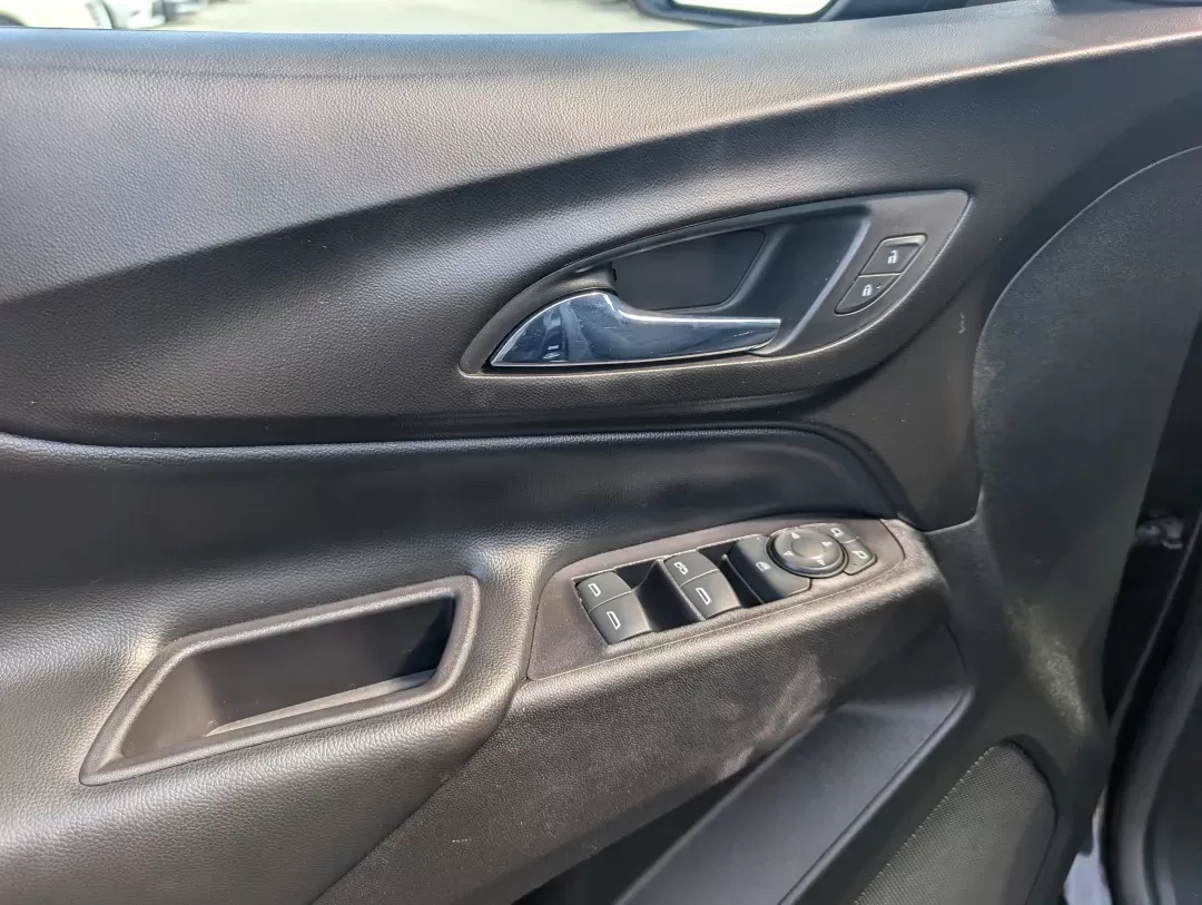 2018 /Jet Black Chevrolet Equinox LT (2GNAXSEV7J6) with an Other engine, located at 3959 U.S. 80 W, Phenix City, AL, 36870, (334) 297-4885, 32.469296, -85.135185 - **Your Next Adventure Awaits in the 2018 Chevrolet Equinox LT Perfect for Families and Commuters Alike!**<br /> <br /> Are you ready to elevate your driving experience? Whether you're picking up the kids from school, commuting to work, or planning a weekend getaway, the 2018 Chevrolet Equinox LT is - Photo#9