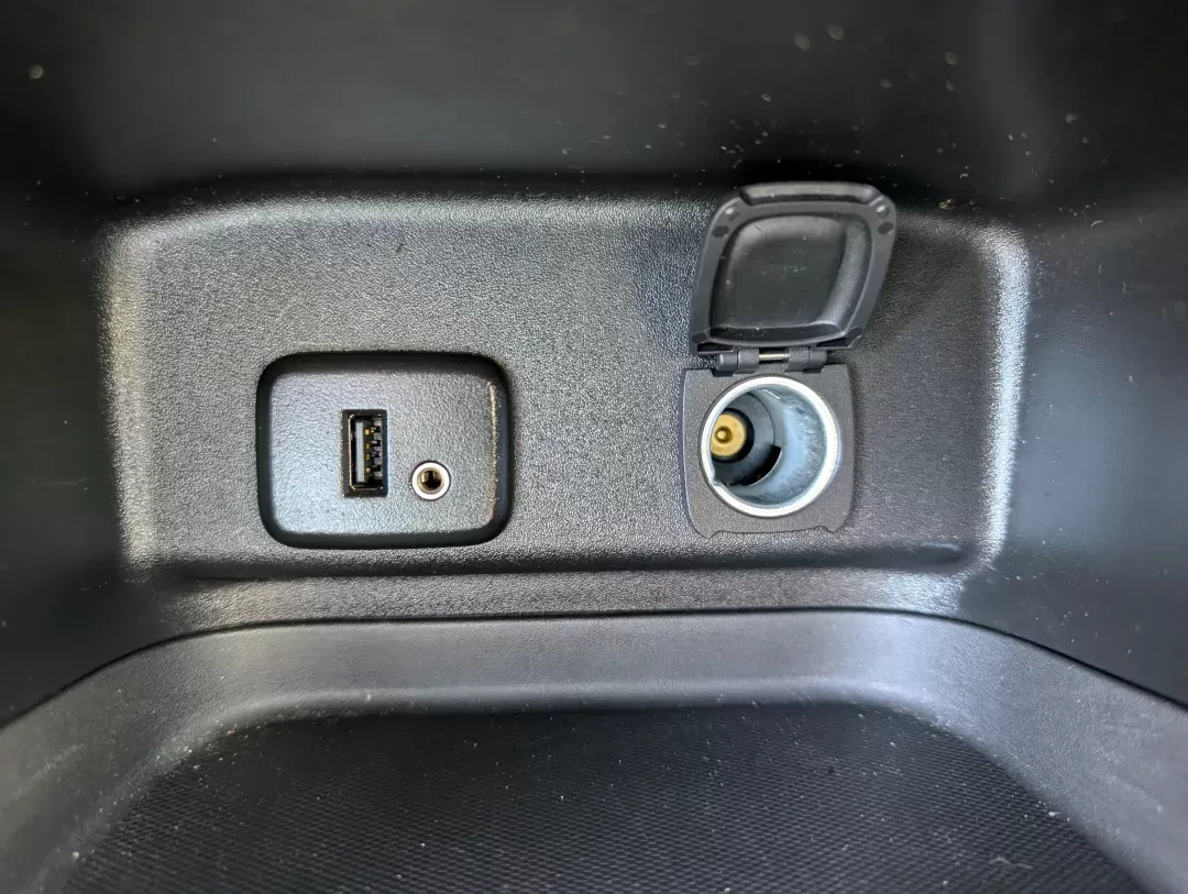 2018 /Jet Black Chevrolet Equinox LT (2GNAXSEV7J6) with an Other engine, located at 3959 U.S. 80 W, Phenix City, AL, 36870, (334) 297-4885, 32.469296, -85.135185 - **Your Next Adventure Awaits in the 2018 Chevrolet Equinox LT Perfect for Families and Commuters Alike!**<br /> <br /> Are you ready to elevate your driving experience? Whether you're picking up the kids from school, commuting to work, or planning a weekend getaway, the 2018 Chevrolet Equinox LT is - Photo#15