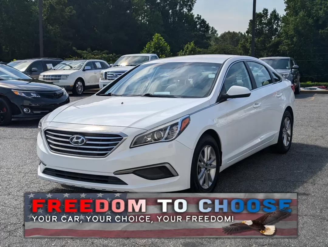 2017 /Gray Hyundai Sonata SE (5NPE24AF5HH) with an Other engine, located at 3959 U.S. 80 W, Phenix City, AL, 36870, (334) 297-4885, 32.469296, -85.135185 - **Discover the Perfect Sedan for Your Lifestyle: 2017 Hyundai Sonata SE at Gils Auto - Phenix City**<br /> <br /> Are you in search of a dependable vehicle to elevate your daily commute or weekend adventures? Look no further than this stunning 2017 Hyundai Sonata SE, available now at Gils Auto in Ph - Photo#0