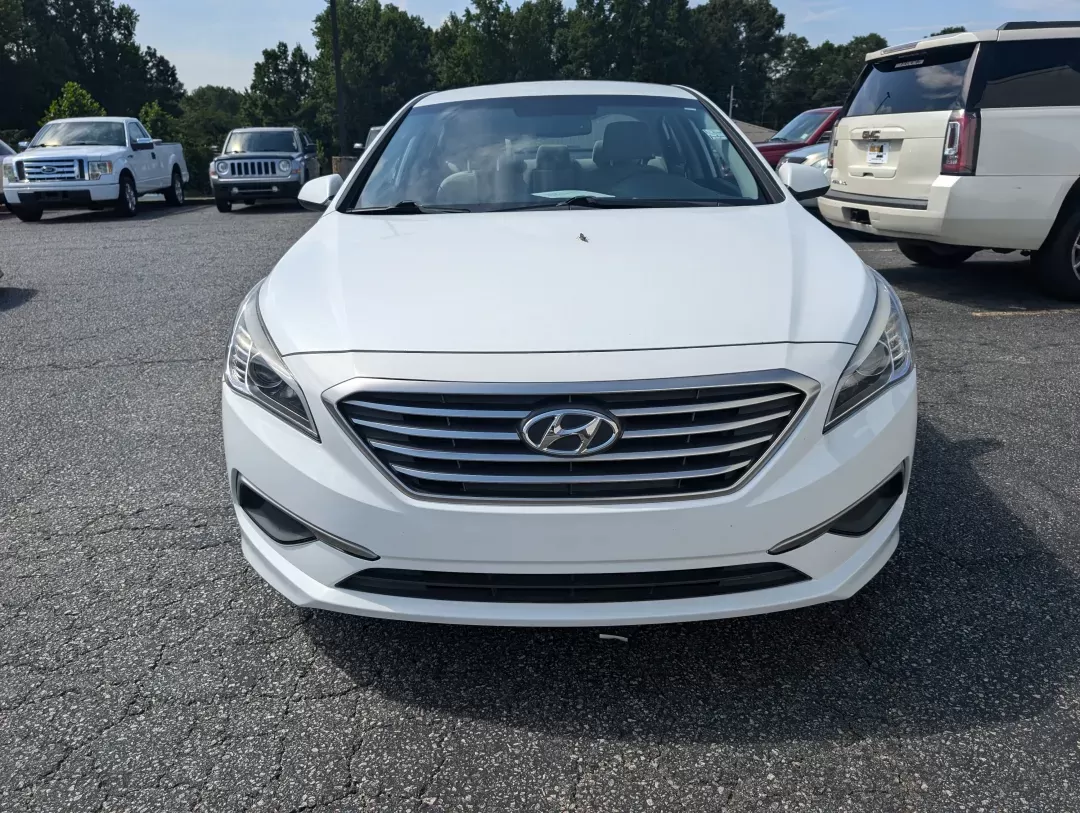 2017 /Gray Hyundai Sonata SE (5NPE24AF5HH) with an Other engine, located at 3959 U.S. 80 W, Phenix City, AL, 36870, (334) 297-4885, 32.469296, -85.135185 - **Discover the Perfect Sedan for Your Lifestyle: 2017 Hyundai Sonata SE at Gils Auto - Phenix City**<br /> <br /> Are you in search of a dependable vehicle to elevate your daily commute or weekend adventures? Look no further than this stunning 2017 Hyundai Sonata SE, available now at Gils Auto in Ph - Photo#1