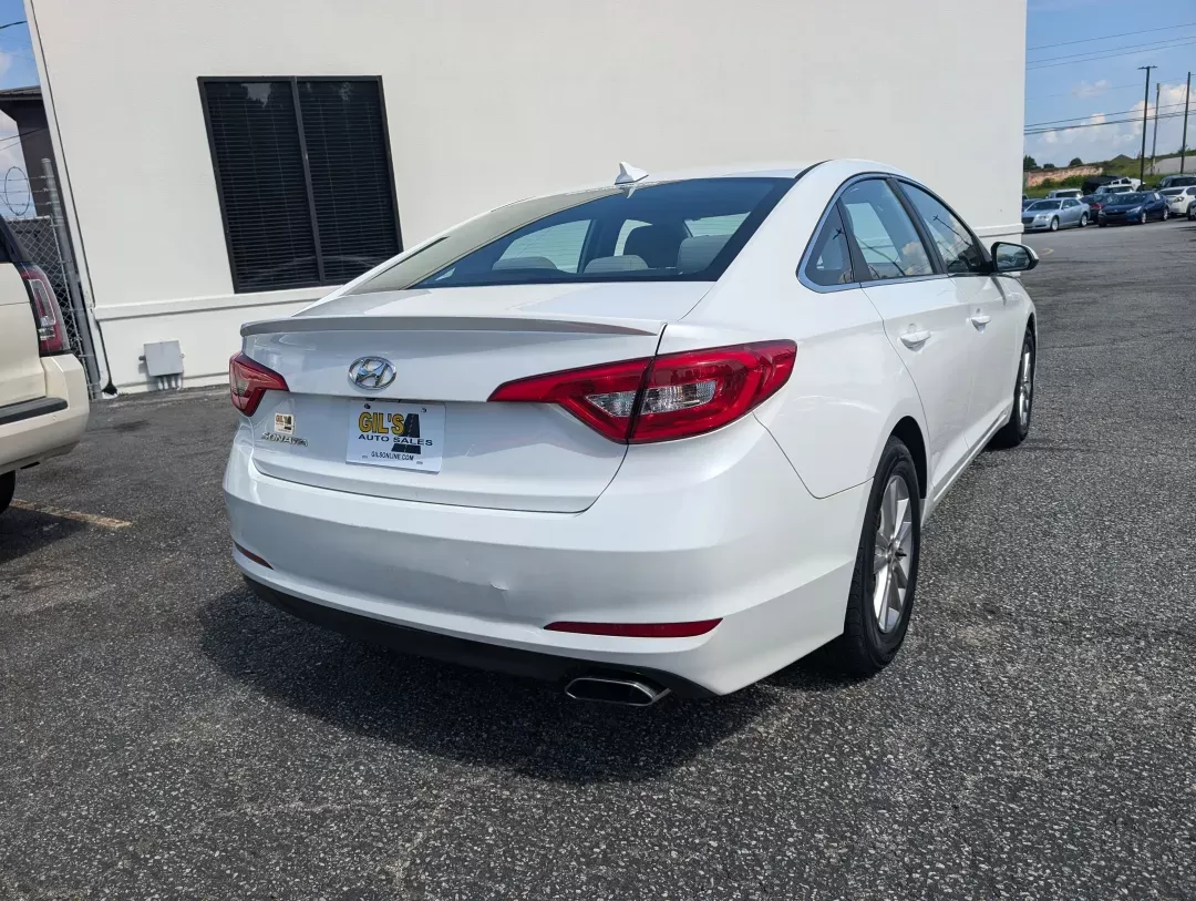 2017 /Gray Hyundai Sonata SE (5NPE24AF5HH) with an Other engine, located at 3959 U.S. 80 W, Phenix City, AL, 36870, (334) 297-4885, 32.469296, -85.135185 - **Discover the Perfect Sedan for Your Lifestyle: 2017 Hyundai Sonata SE at Gils Auto - Phenix City**<br /> <br /> Are you in search of a dependable vehicle to elevate your daily commute or weekend adventures? Look no further than this stunning 2017 Hyundai Sonata SE, available now at Gils Auto in Ph - Photo#4