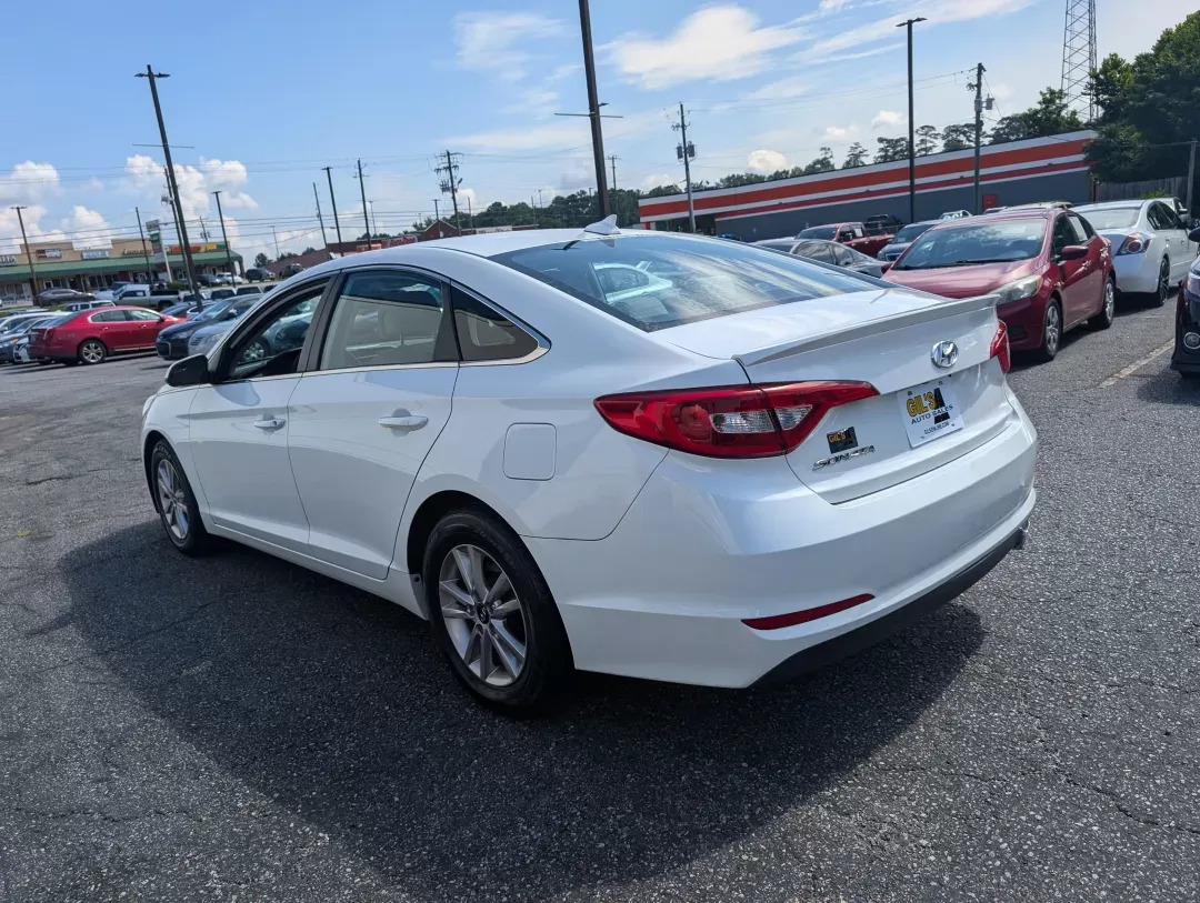 2017 /Gray Hyundai Sonata SE (5NPE24AF5HH) with an Other engine, located at 3959 U.S. 80 W, Phenix City, AL, 36870, (334) 297-4885, 32.469296, -85.135185 - **Discover the Perfect Sedan for Your Lifestyle: 2017 Hyundai Sonata SE at Gils Auto - Phenix City**<br /> <br /> Are you in search of a dependable vehicle to elevate your daily commute or weekend adventures? Look no further than this stunning 2017 Hyundai Sonata SE, available now at Gils Auto in Ph - Photo#6