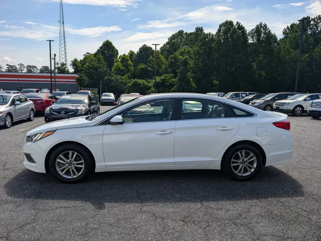 2017 /Gray Hyundai Sonata SE (5NPE24AF5HH) with an Other engine, located at 3959 U.S. 80 W, Phenix City, AL, 36870, (334) 297-4885, 32.469296, -85.135185 - **Discover the Perfect Sedan for Your Lifestyle: 2017 Hyundai Sonata SE at Gils Auto - Phenix City**<br /> <br /> Are you in search of a dependable vehicle to elevate your daily commute or weekend adventures? Look no further than this stunning 2017 Hyundai Sonata SE, available now at Gils Auto in Ph - Photo#7