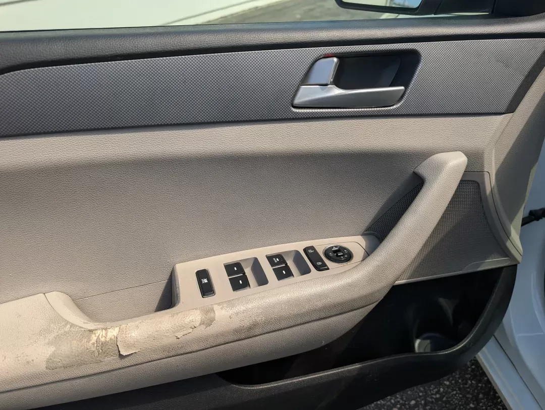 2017 /Gray Hyundai Sonata SE (5NPE24AF5HH) with an Other engine, located at 3959 U.S. 80 W, Phenix City, AL, 36870, (334) 297-4885, 32.469296, -85.135185 - **Discover the Perfect Sedan for Your Lifestyle: 2017 Hyundai Sonata SE at Gils Auto - Phenix City**<br /> <br /> Are you in search of a dependable vehicle to elevate your daily commute or weekend adventures? Look no further than this stunning 2017 Hyundai Sonata SE, available now at Gils Auto in Ph - Photo#8