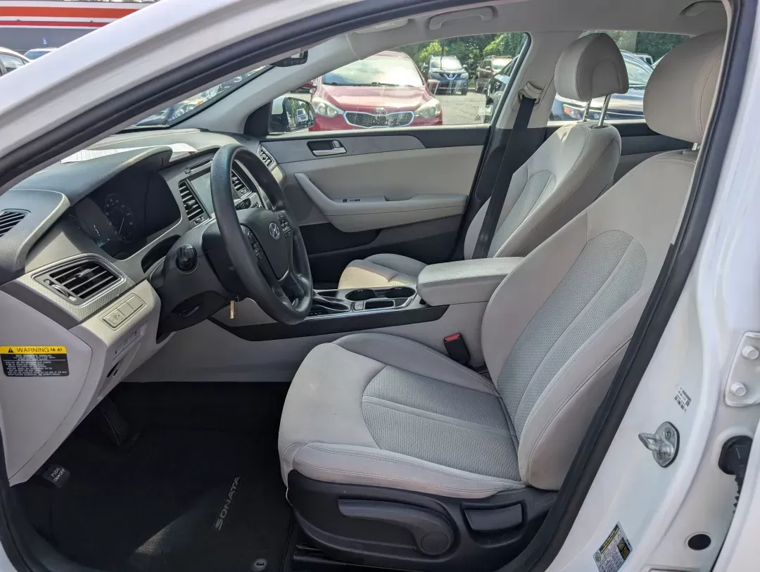 2017 /Gray Hyundai Sonata SE (5NPE24AF5HH) with an Other engine, located at 3959 U.S. 80 W, Phenix City, AL, 36870, (334) 297-4885, 32.469296, -85.135185 - **Discover the Perfect Sedan for Your Lifestyle: 2017 Hyundai Sonata SE at Gils Auto - Phenix City**<br /> <br /> Are you in search of a dependable vehicle to elevate your daily commute or weekend adventures? Look no further than this stunning 2017 Hyundai Sonata SE, available now at Gils Auto in Ph - Photo#9