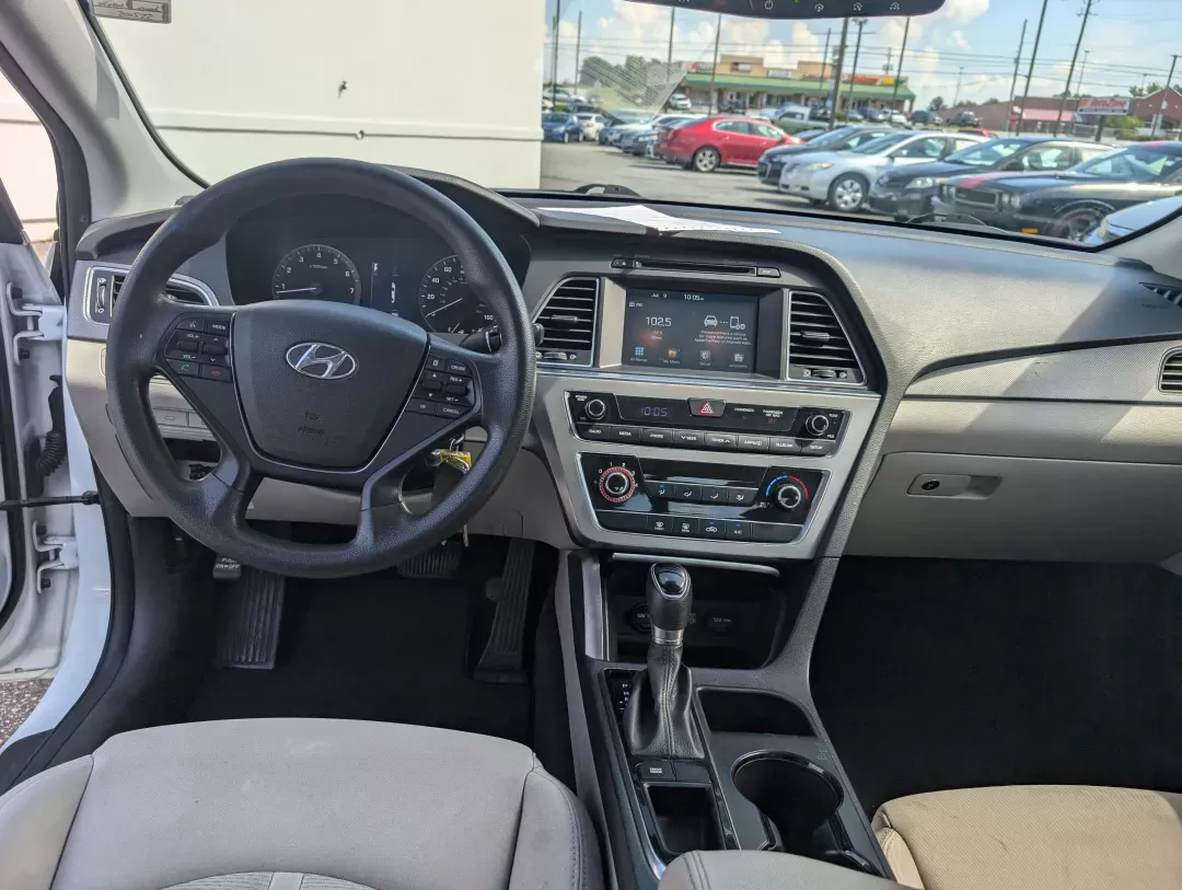 2017 /Gray Hyundai Sonata SE (5NPE24AF5HH) with an Other engine, located at 521 Old Farm Lane Rd, Prattville, AL, 36066, (334) 325-1505, 32.482460, -86.416367 - **Discover Your Next Adventure in the 2017 Hyundai Sonata SE!**<br /> <br /> Are you ready to elevate your driving experience? Whether you're commuting to work, running errands, or planning an exciting weekend getaway, the 2017 Hyundai Sonata SE is your ultimate companion. With its sleek Quartz Whit - Photo#11