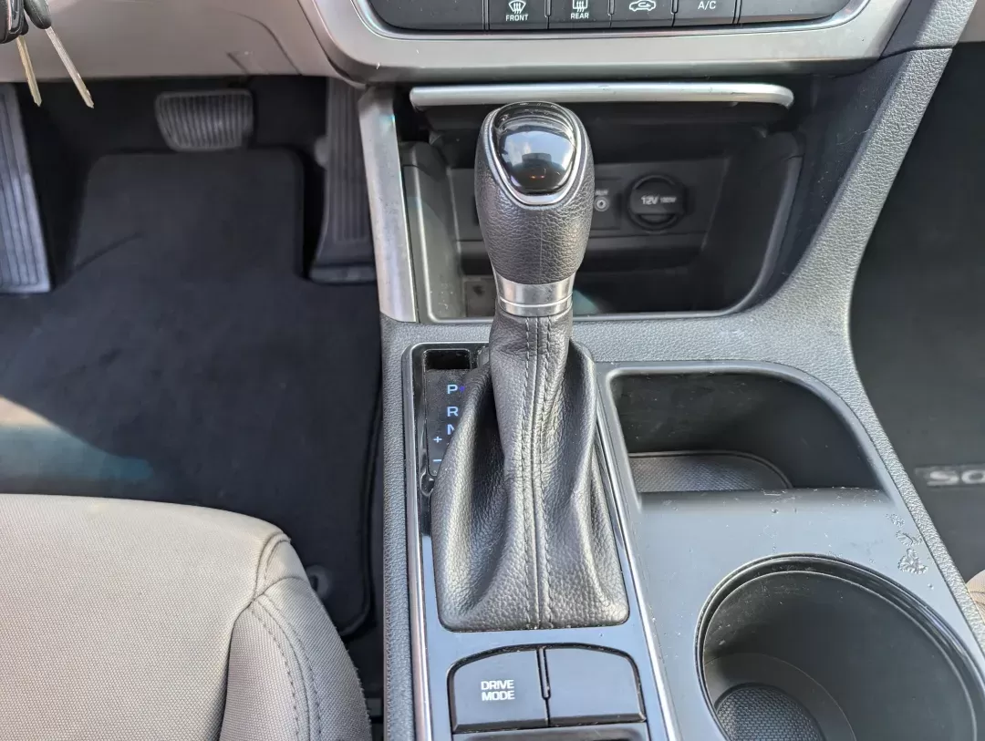 2017 /Gray Hyundai Sonata SE (5NPE24AF5HH) with an Other engine, located at 521 Old Farm Lane Rd, Prattville, AL, 36066, (334) 325-1505, 32.482460, -86.416367 - **Discover Your Next Adventure in the 2017 Hyundai Sonata SE!**<br /> <br /> Are you ready to elevate your driving experience? Whether you're commuting to work, running errands, or planning an exciting weekend getaway, the 2017 Hyundai Sonata SE is your ultimate companion. With its sleek Quartz Whit - Photo#12
