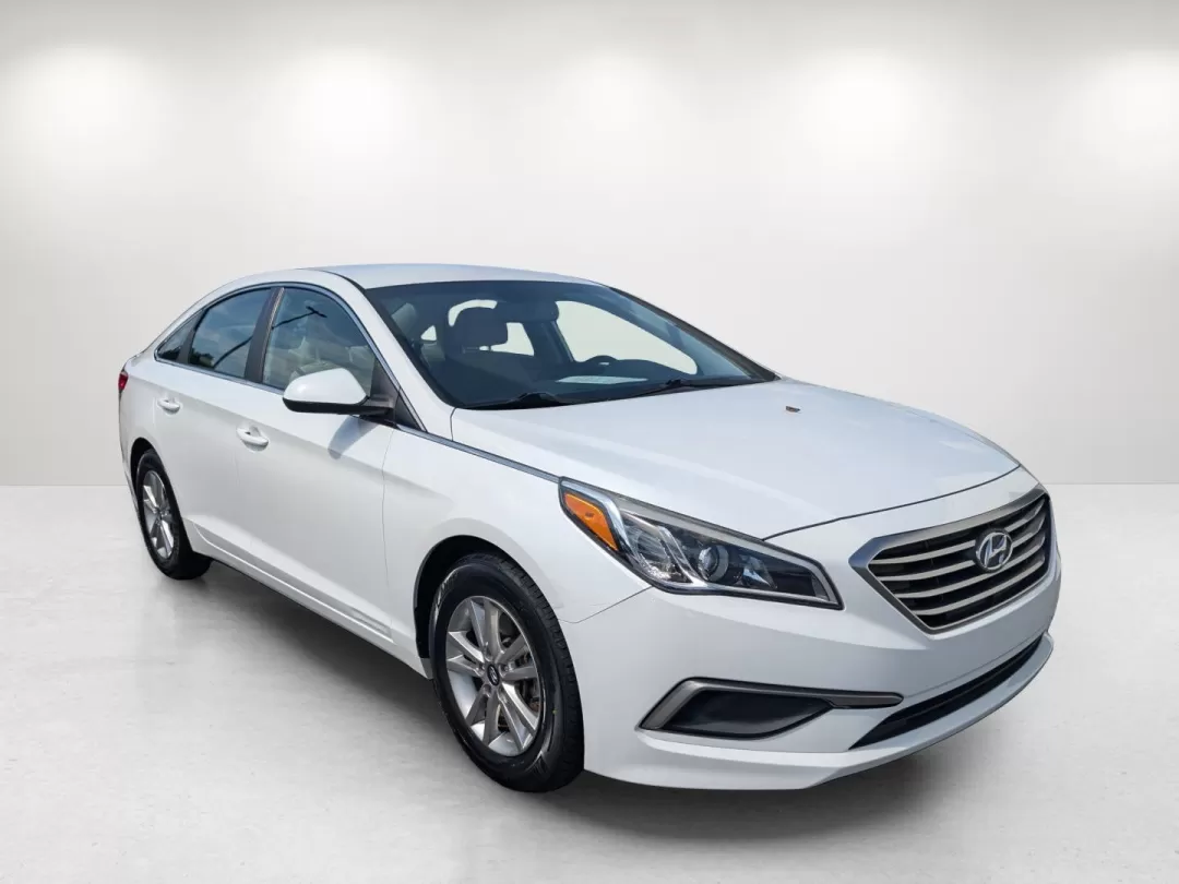 2017 /Gray Hyundai Sonata SE (5NPE24AF5HH) with an Other engine, located at 521 Old Farm Lane Rd, Prattville, AL, 36066, (334) 325-1505, 32.482460, -86.416367 - **Discover Your Next Adventure in the 2017 Hyundai Sonata SE!**<br /> <br /> Are you ready to elevate your driving experience? Whether you're commuting to work, running errands, or planning an exciting weekend getaway, the 2017 Hyundai Sonata SE is your ultimate companion. With its sleek Quartz Whit - Photo#3