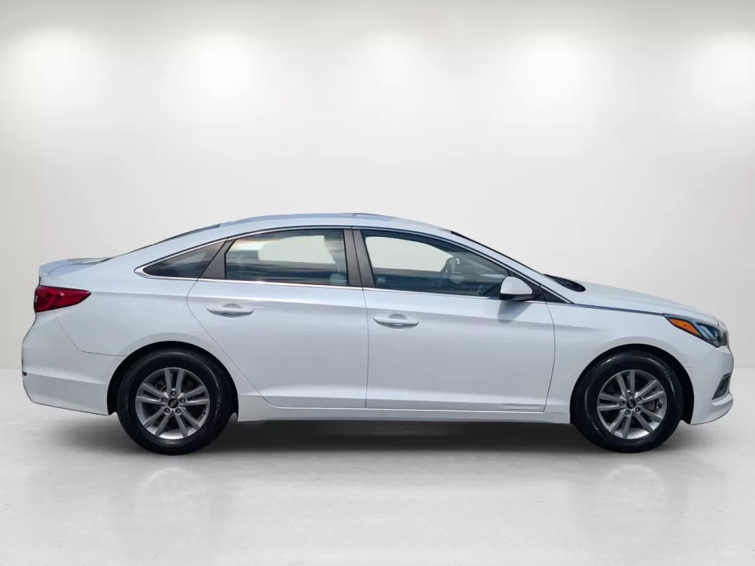 2017 /Gray Hyundai Sonata SE (5NPE24AF5HH) with an Other engine, located at 521 Old Farm Lane Rd, Prattville, AL, 36066, (334) 325-1505, 32.482460, -86.416367 - **Discover Your Next Adventure in the 2017 Hyundai Sonata SE!**<br /> <br /> Are you ready to elevate your driving experience? Whether you're commuting to work, running errands, or planning an exciting weekend getaway, the 2017 Hyundai Sonata SE is your ultimate companion. With its sleek Quartz Whit - Photo#4