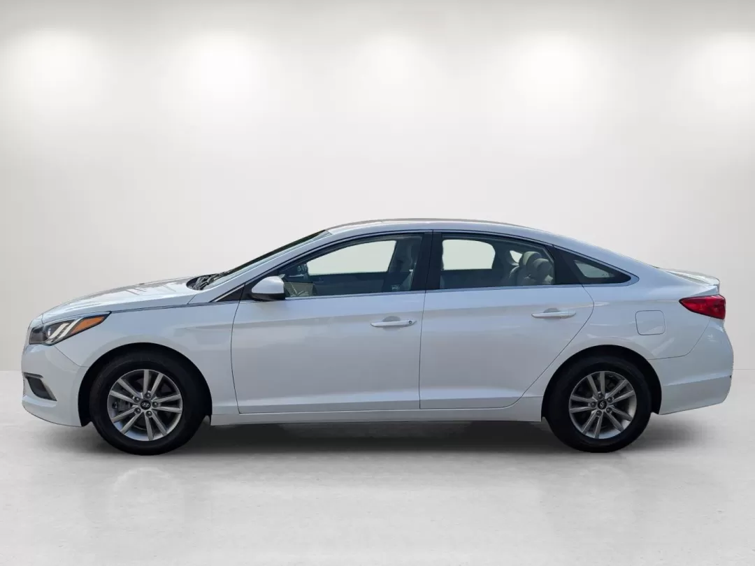 2017 /Gray Hyundai Sonata SE (5NPE24AF5HH) with an Other engine, located at 521 Old Farm Lane Rd, Prattville, AL, 36066, (334) 325-1505, 32.482460, -86.416367 - **Discover Your Next Adventure in the 2017 Hyundai Sonata SE!**<br /> <br /> Are you ready to elevate your driving experience? Whether you're commuting to work, running errands, or planning an exciting weekend getaway, the 2017 Hyundai Sonata SE is your ultimate companion. With its sleek Quartz Whit - Photo#8