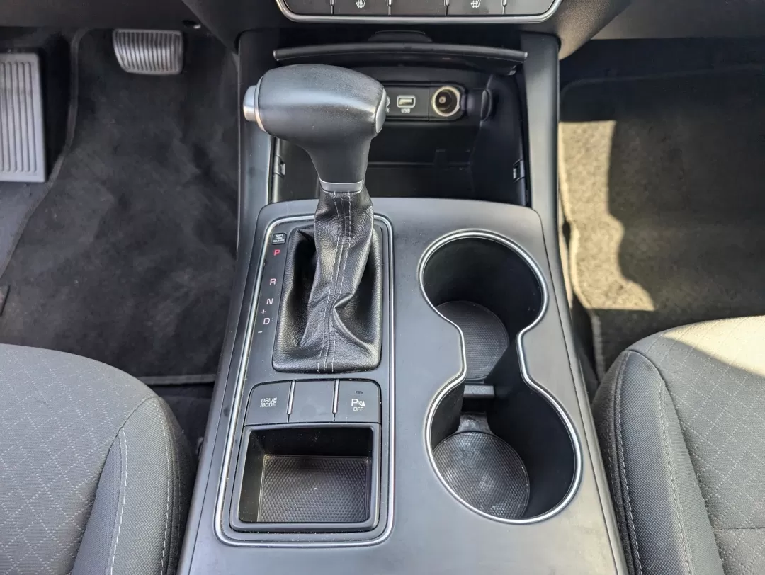 2020 /Black Kia Sorento S V6 (5XYPG4A50LG) with an Other engine, located at 521 Old Farm Lane Rd, Prattville, AL, 36066, (334) 325-1505, 32.482460, -86.416367 - 2020 Kia Sorento S V6 - Photo#13