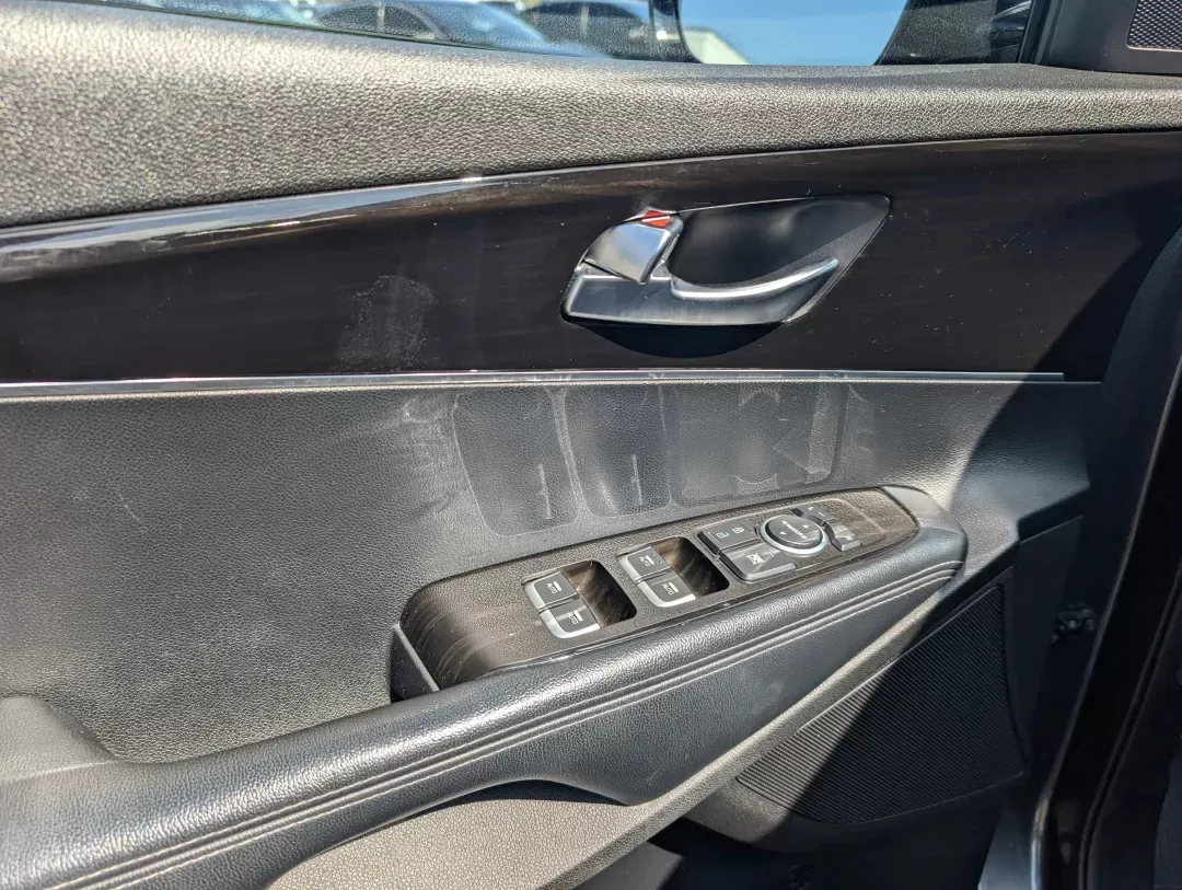2020 /Black Kia Sorento S V6 (5XYPG4A50LG) with an Other engine, located at 7000 Northlake Connector, Columbus, GA, 31904, (706) 987-8085, 32.524975, -84.978134 - **Adventure Awaits: Discover the 2020 Kia Sorento at Gils Auto in Phenix City, AL!**<br /> <br /> If you're seeking a versatile SUV that combines style, comfort, and practicality, look no further than the 2020 Kia Sorento S V6 available now at Gils Auto, your trusted Buy Here Pay Here dealership loc - Photo#8