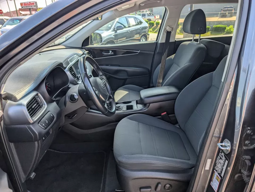 2020 /Black Kia Sorento S V6 (5XYPG4A50LG) with an Other engine, located at 7000 Northlake Connector, Columbus, GA, 31904, (706) 987-8085, 32.524975, -84.978134 - **Adventure Awaits: Discover the 2020 Kia Sorento at Gils Auto in Phenix City, AL!**<br /> <br /> If you're seeking a versatile SUV that combines style, comfort, and practicality, look no further than the 2020 Kia Sorento S V6 available now at Gils Auto, your trusted Buy Here Pay Here dealership loc - Photo#9
