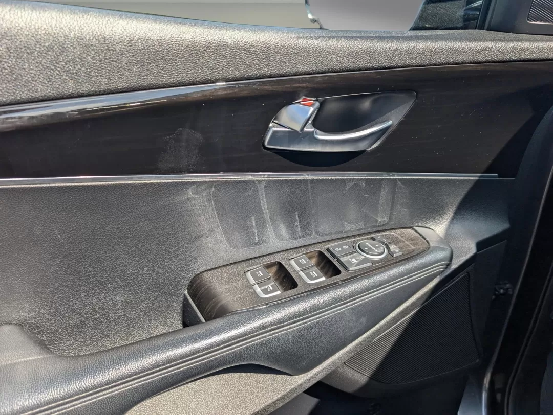 2020 /Black Kia Sorento S V6 (5XYPG4A50LG) with an Other engine, located at 7000 Northlake Connector, Columbus, GA, 31904, (706) 987-8085, 32.524975, -84.978134 - **Adventure Awaits: Discover the 2020 Kia Sorento at Gils Auto in Phenix City, AL!**<br /> <br /> If you're seeking a versatile SUV that combines style, comfort, and practicality, look no further than the 2020 Kia Sorento S V6 available now at Gils Auto, your trusted Buy Here Pay Here dealership loc - Photo#9