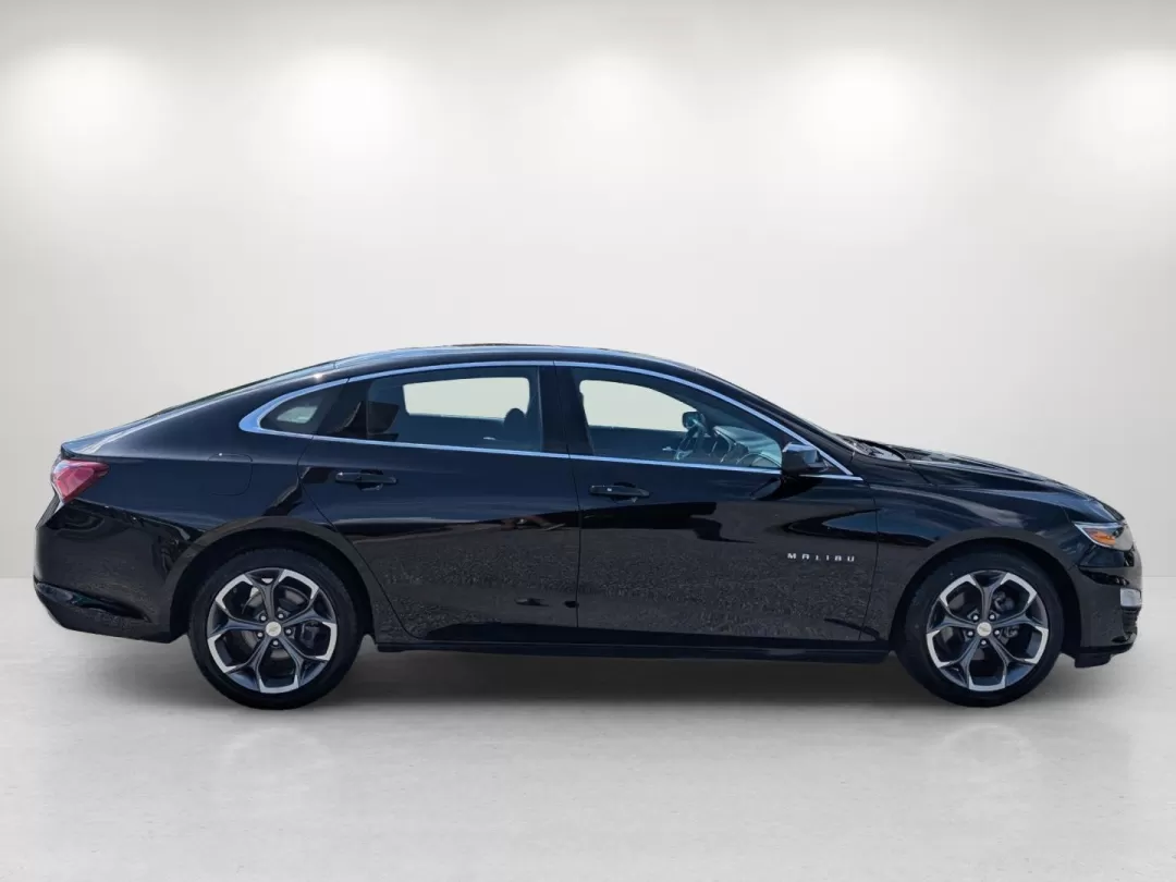2021 /Jet Black Chevrolet Malibu LT (1G1ZD5ST7MF) with an Other engine, located at 5115 14th Ave., Columbus, GA, 31904, (706) 323-0345, 32.511494, -84.971046 - Are you ready to elevate your daily commute, family trips, or weekend getaways? Look no further than this stunning 2021 Chevrolet Malibu LT, expertly designed for those who appreciate comfort, style, and reliability. Whether you're navigating through Phenix City or heading out on a road trip to near - Photo#3