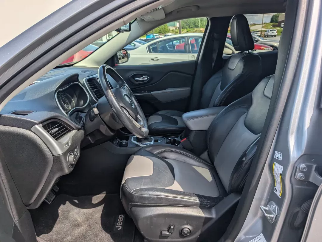 2014 /Black/Iceland Gray Jeep Cherokee Limited (1C4PJMDS4EW) with an Other engine, located at 3959 U.S. 80 W, Phenix City, AL, 36870, (334) 297-4885, 32.469296, -85.135185 - **Explore the Great Outdoors with This 2014 Jeep Cherokee Limited Perfect for Adventure Seekers in Phenix City!**<br /> <br /> Are you ready to elevate your adventures on and off the beaten path? Look no further than this stunning 2014 Jeep Cherokee Limited, a versatile Sport Utility Vehicle that c - Photo#9