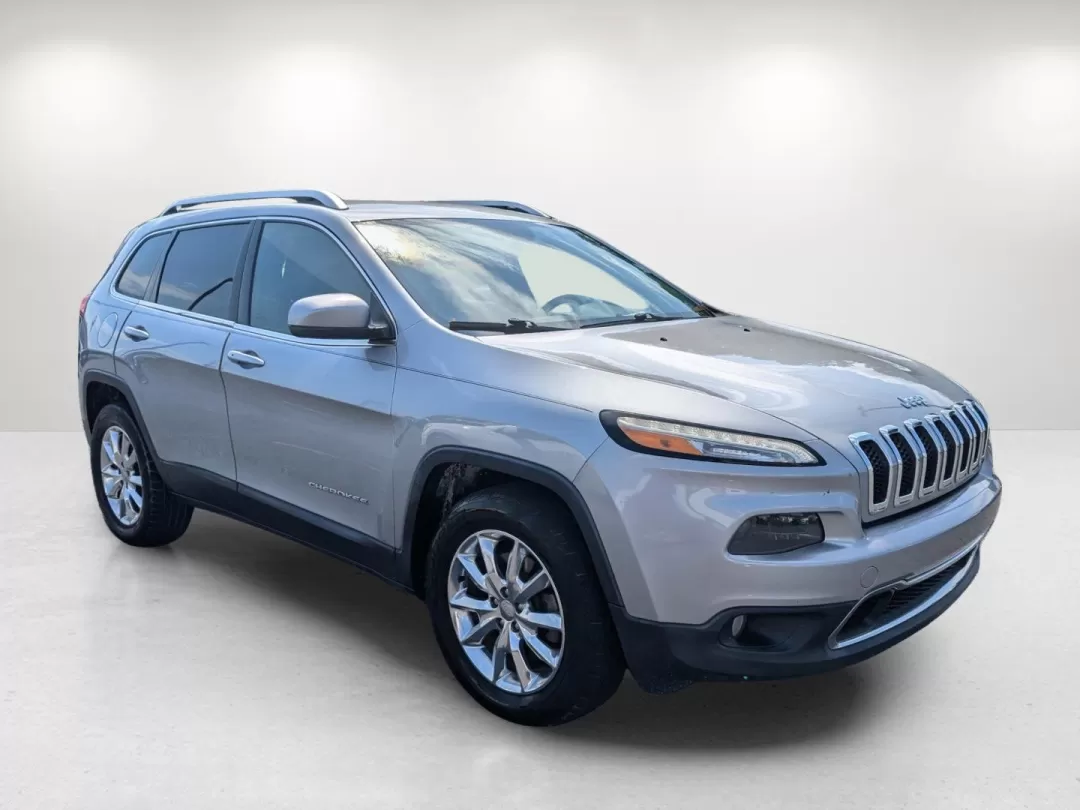 2014 /Black/Iceland Gray Jeep Cherokee Limited (1C4PJMDS4EW) with an Other engine, located at 1430 Gateway Drive, Opelika, AL, 36801, (334) 239-0944, 32.637871, -85.409790 - **Explore the Great Outdoors with This 2014 Jeep Cherokee Limited Perfect for Adventure Seekers in Phenix City!**<br /> <br /> Are you ready to elevate your adventures on and off the beaten path? Look no further than this stunning 2014 Jeep Cherokee Limited, a versatile Sport Utility Vehicle that c - Photo#2