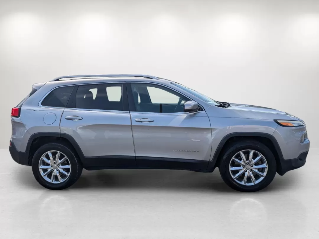 2014 /Black/Iceland Gray Jeep Cherokee Limited (1C4PJMDS4EW) with an Other engine, located at 1430 Gateway Drive, Opelika, AL, 36801, (334) 239-0944, 32.637871, -85.409790 - **Explore the Great Outdoors with This 2014 Jeep Cherokee Limited Perfect for Adventure Seekers in Phenix City!**<br /> <br /> Are you ready to elevate your adventures on and off the beaten path? Look no further than this stunning 2014 Jeep Cherokee Limited, a versatile Sport Utility Vehicle that c - Photo#3