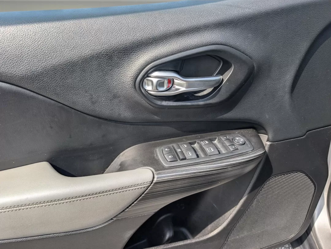 2014 /Black/Iceland Gray Jeep Cherokee Limited (1C4PJMDS4EW) with an Other engine, located at 1430 Gateway Drive, Opelika, AL, 36801, (334) 239-0944, 32.637871, -85.409790 - **Explore the Great Outdoors with This 2014 Jeep Cherokee Limited Perfect for Adventure Seekers in Phenix City!**<br /> <br /> Are you ready to elevate your adventures on and off the beaten path? Look no further than this stunning 2014 Jeep Cherokee Limited, a versatile Sport Utility Vehicle that c - Photo#8
