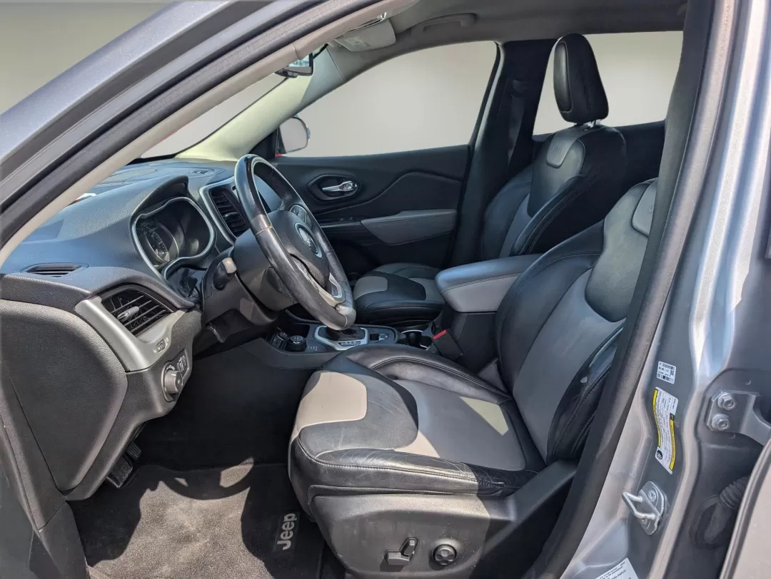 2014 /Black/Iceland Gray Jeep Cherokee Limited (1C4PJMDS4EW) with an Other engine, located at 1430 Gateway Drive, Opelika, AL, 36801, (334) 239-0944, 32.637871, -85.409790 - **Explore the Great Outdoors with This 2014 Jeep Cherokee Limited Perfect for Adventure Seekers in Phenix City!**<br /> <br /> Are you ready to elevate your adventures on and off the beaten path? Look no further than this stunning 2014 Jeep Cherokee Limited, a versatile Sport Utility Vehicle that c - Photo#9