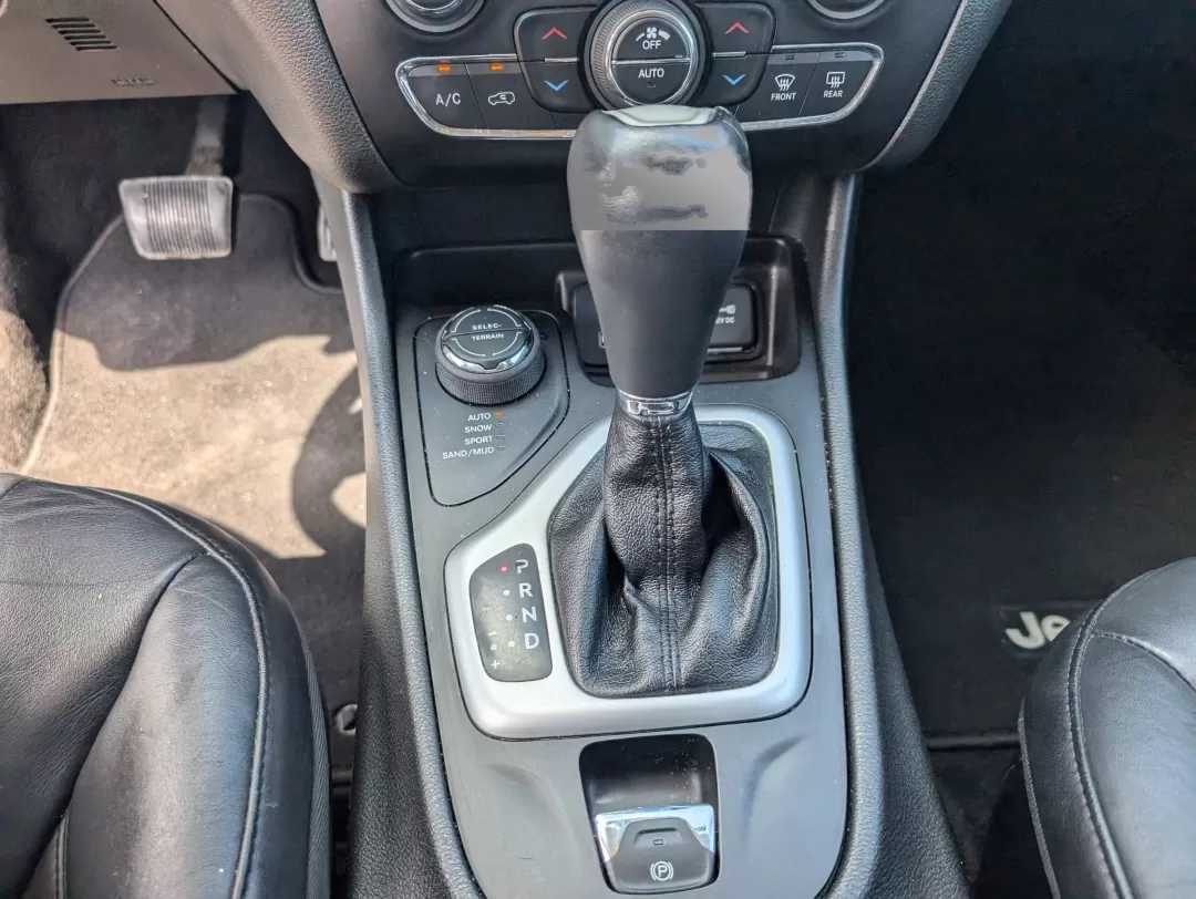 2014 /Black/Iceland Gray Jeep Cherokee Limited (1C4PJMDS4EW) with an Other engine, located at 1430 Gateway Drive, Opelika, AL, 36801, (334) 239-0944, 32.637871, -85.409790 - **Explore the Great Outdoors with This 2014 Jeep Cherokee Limited Perfect for Adventure Seekers in Phenix City!**<br /> <br /> Are you ready to elevate your adventures on and off the beaten path? Look no further than this stunning 2014 Jeep Cherokee Limited, a versatile Sport Utility Vehicle that c - Photo#13