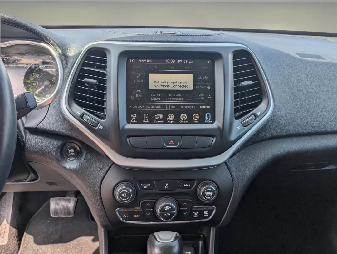 2014 /Black/Iceland Gray Jeep Cherokee Limited (1C4PJMDS4EW) with an Other engine, located at 1430 Gateway Drive, Opelika, AL, 36801, (334) 239-0944, 32.637871, -85.409790 - **Explore the Great Outdoors with This 2014 Jeep Cherokee Limited Perfect for Adventure Seekers in Phenix City!**<br /> <br /> Are you ready to elevate your adventures on and off the beaten path? Look no further than this stunning 2014 Jeep Cherokee Limited, a versatile Sport Utility Vehicle that c - Photo#14