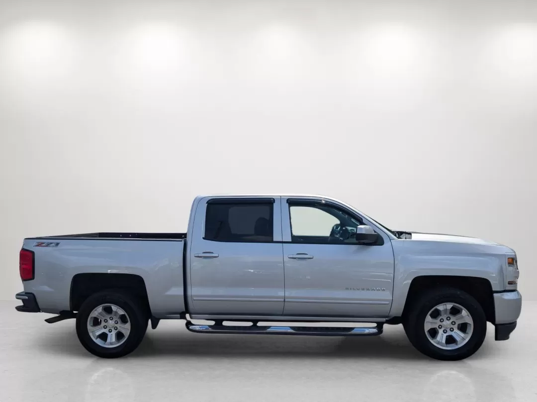 2016 /Jet Black Chevrolet Silverado 1500 LT (3GCUKRECXGG) with an Other engine, located at 7000 Northlake Connector, Columbus, GA, 31904, (706) 987-8085, 32.524975, -84.978134 - Discover the ultimate driving experience with this 2016 Chevrolet Silverado 1500 LT, perfect for those who crave adventure and reliability. Whether you're a growing family in need of a spacious and dependable vehicle or a weekend warrior looking to head off the beaten path, this truck has you covere - Photo#4
