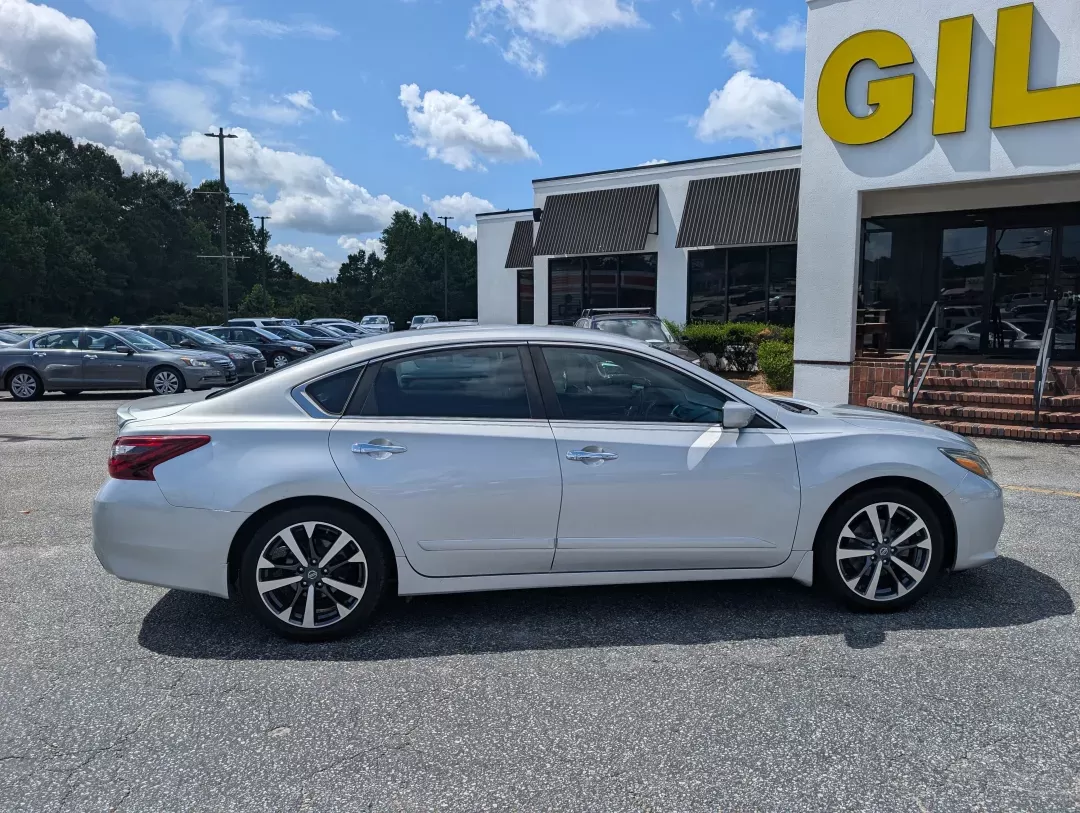 2017 /Sport Interior Nissan Altima 2.5 SR (1N4AL3AP3HC) with an Other engine, located at 3959 U.S. 80 W, Phenix City, AL, 36870, (334) 297-4885, 32.469296, -85.135185 - **Discover Your New Adventure with the 2017 Nissan Altima 2.5 SR at Gils Auto!**<br /> <br /> Are you in search of a reliable vehicle that perfectly balances style, performance, and practicality? Look no further than the 2017 Nissan Altima 2.5 SR, available now at Gils Auto in Phenix City, AL! This - Photo#3